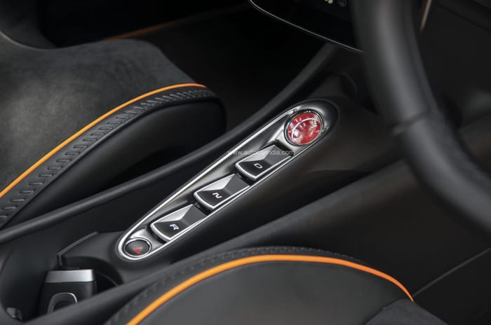 McLaren Artura interior
